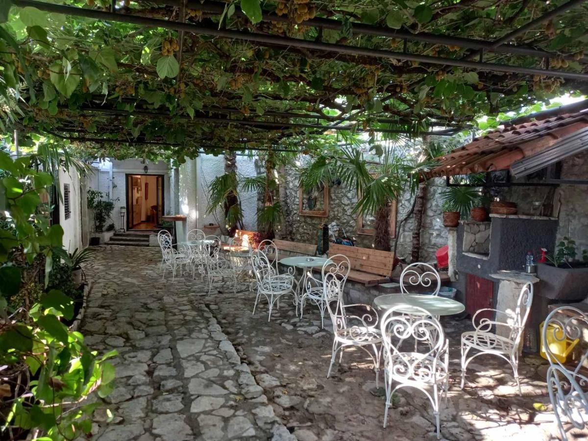 Heart Of Old Town Guesthouse Подгорица Екстериор снимка